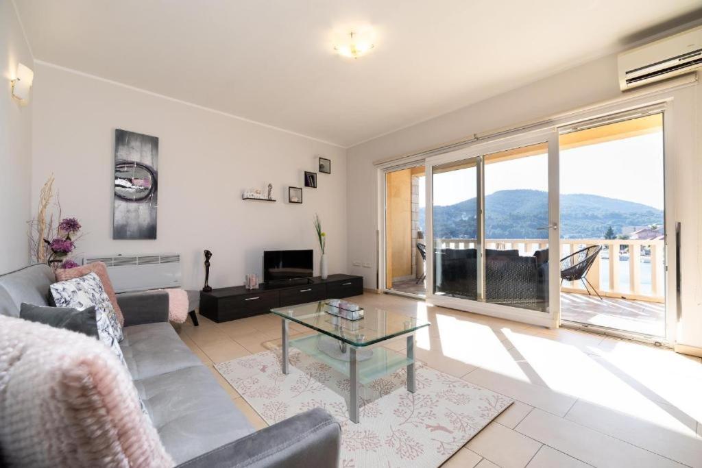 Apartments Dea Caeli فيلا لوكا المظهر الخارجي الصورة