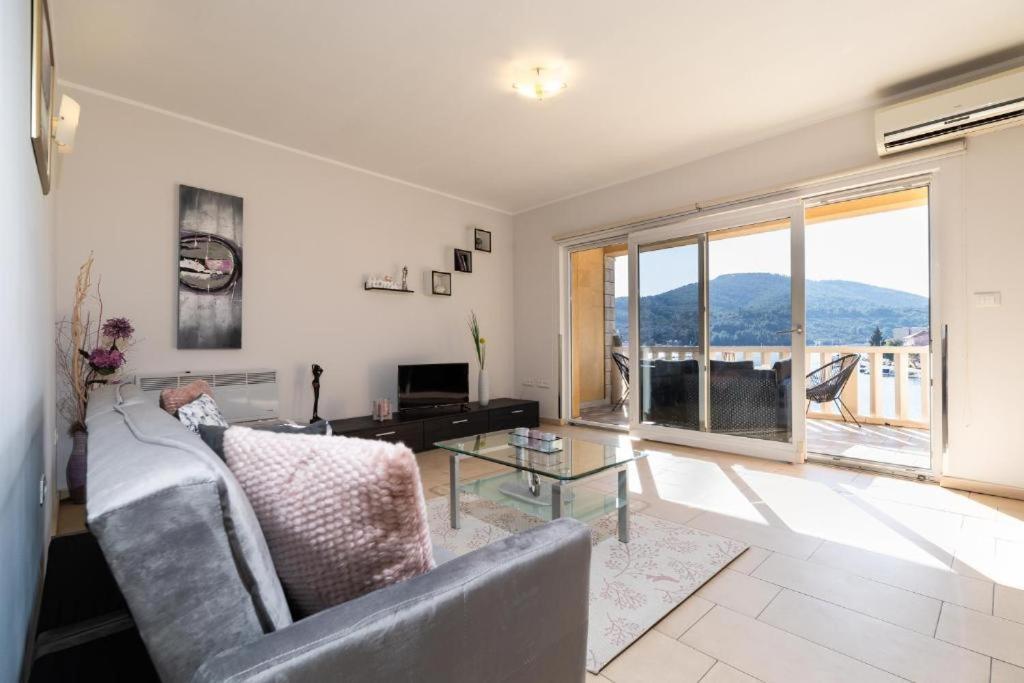 Apartments Dea Caeli فيلا لوكا المظهر الخارجي الصورة